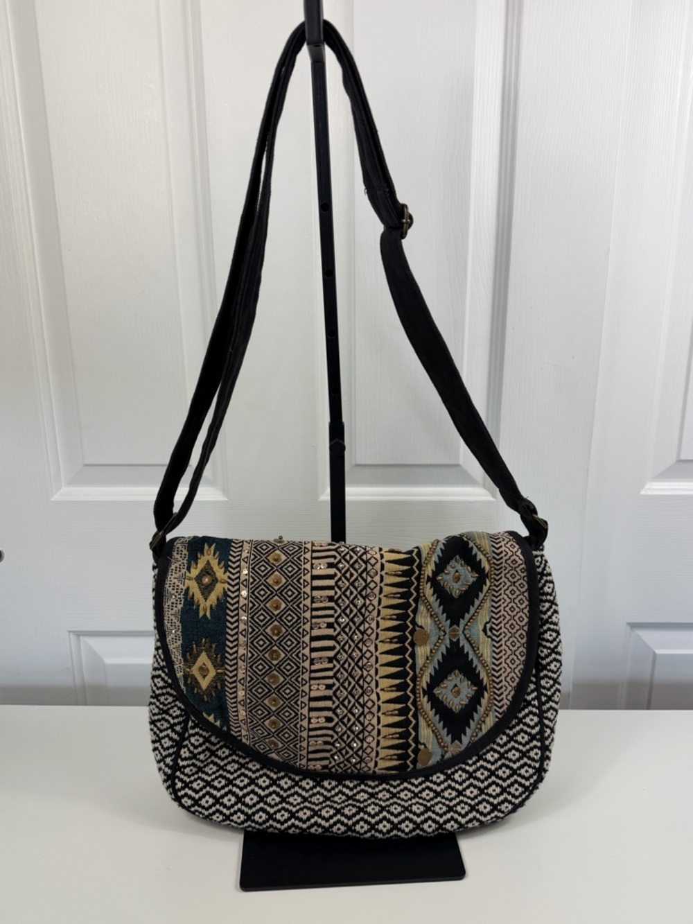 Earthbound Trading Co Embroidered‎ Beaded Crossbody Shoulder Bag Boho